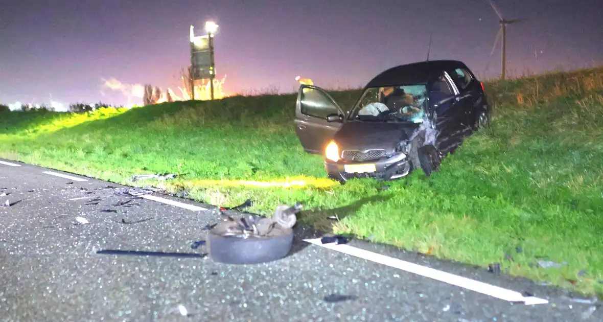 Persoon slaat op vlucht na crash en laat ravage en zwaargewonde achter - Foto 5