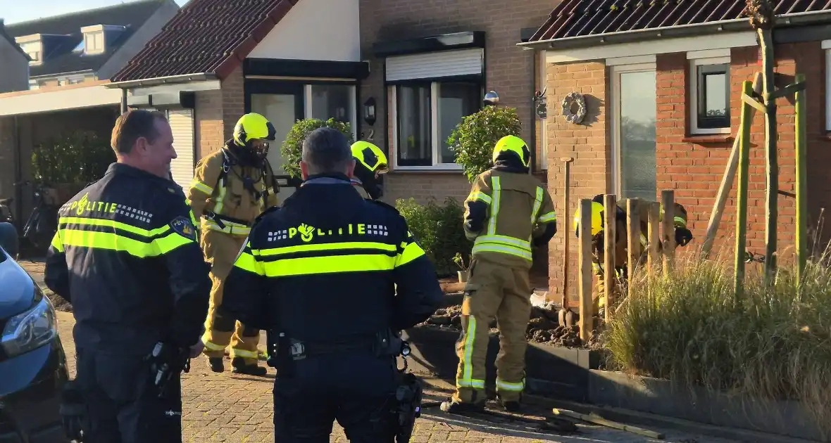 Brandweer graaft in tuin wegens gaslekkage - Foto 1