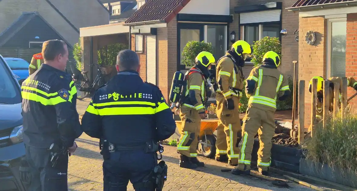 Brandweer graaft in tuin wegens gaslekkage - Foto 2