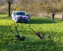 Politiebus vast tijdens achtervolgen van losgebroken hond