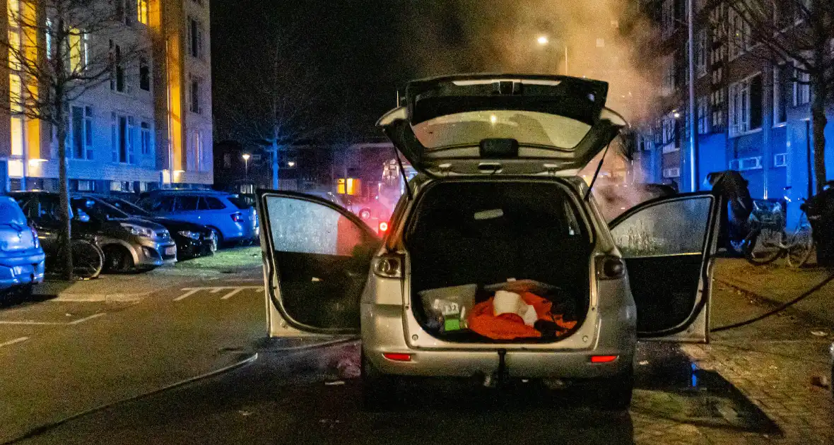 Rook vanonder motorkap eindigt in uitgebrand motorcompartiment - Foto 4