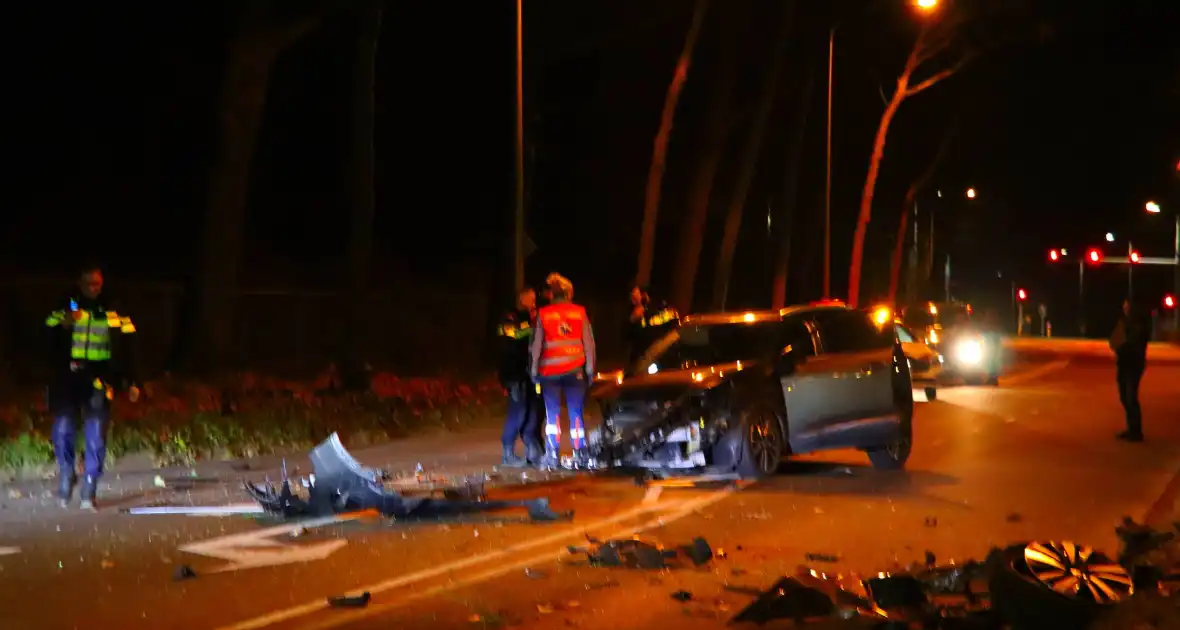 Auto total-loss na botsing met boom - Foto 2