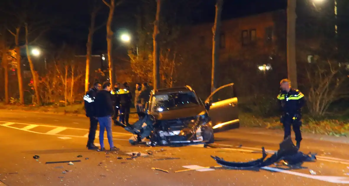 Auto total-loss na botsing met boom - Foto 3