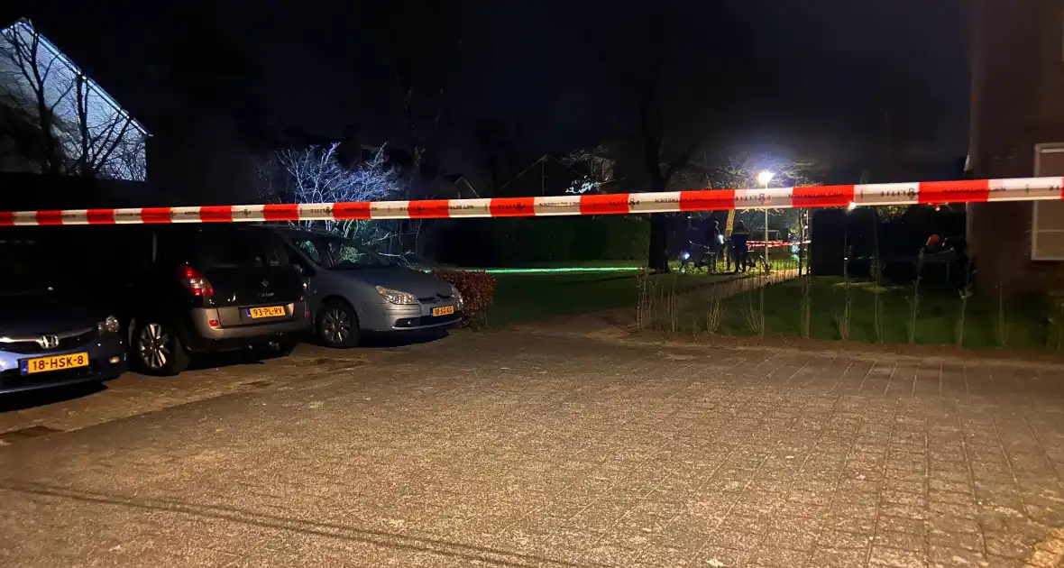 Persoon neergestoken op straat - Foto 6