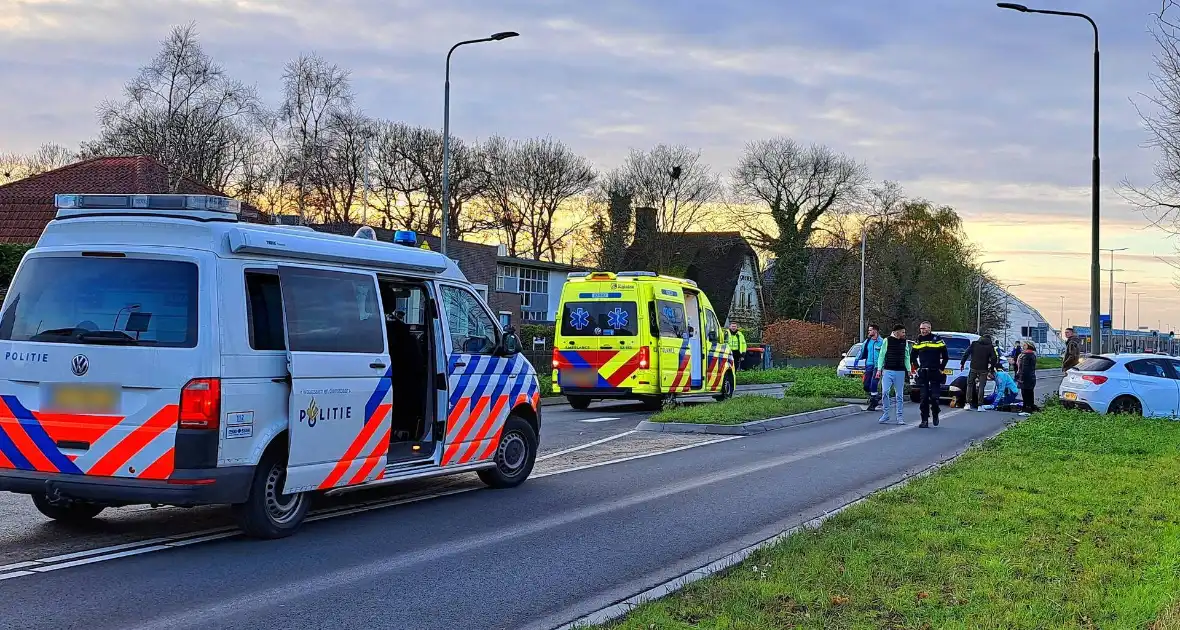 Voetganger zwaargewond bij aanrijding met personenauto - Foto 1