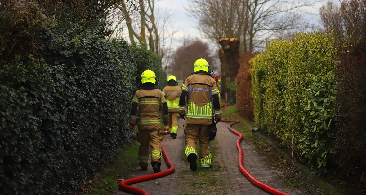 Gasflessen ontploft bij brand op tuindersvereniging - Foto 4