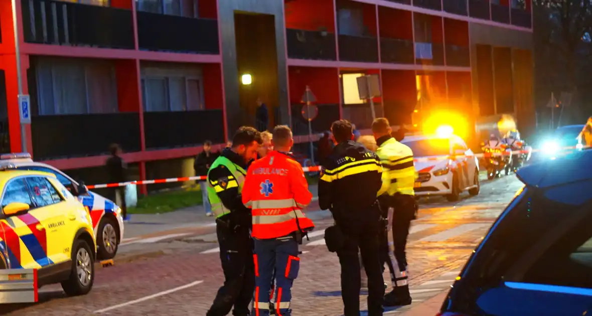 Twee gewonden nadat auto op boom klapt - Foto 1