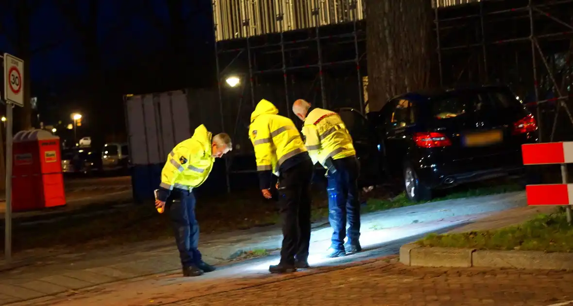 Twee gewonden nadat auto op boom klapt - Foto 4