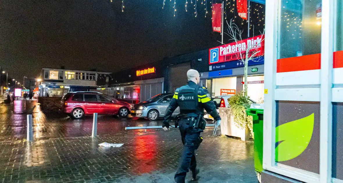 Persoon overvalt winkel en vlucht - Foto 2