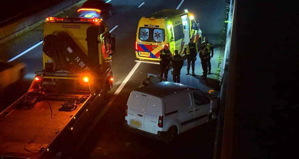 Persoon gewond bij eenzijdig ongeval op snelweg