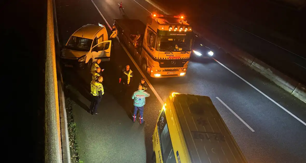 Persoon gewond bij eenzijdig ongeval op snelweg - Foto 2