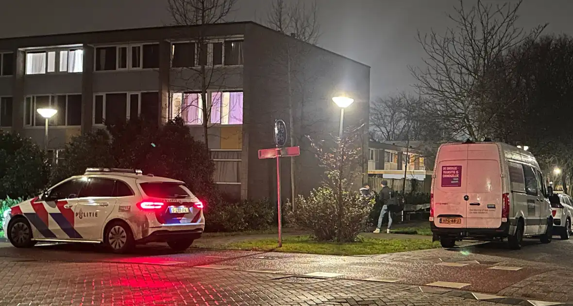 Onderzoek bij woning na explosie en brand - Foto 1