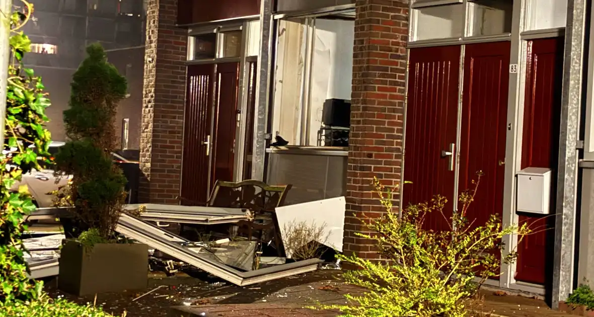 Voorgevel woning verwoest door explosie