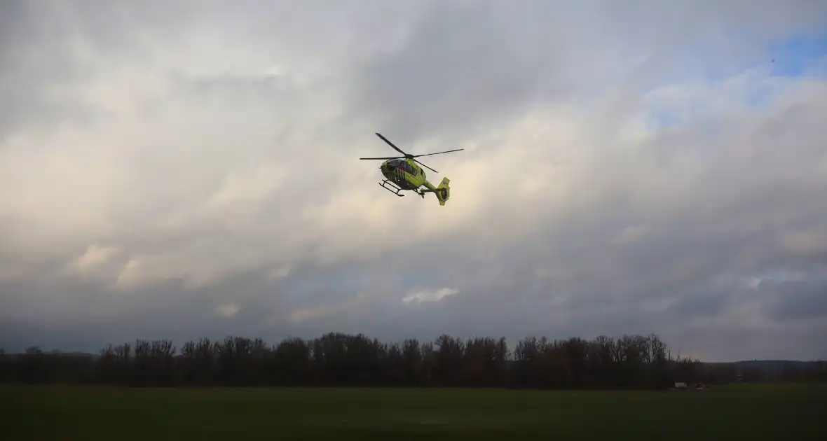 Traumahelikopter geland voor medische incident - Foto 3