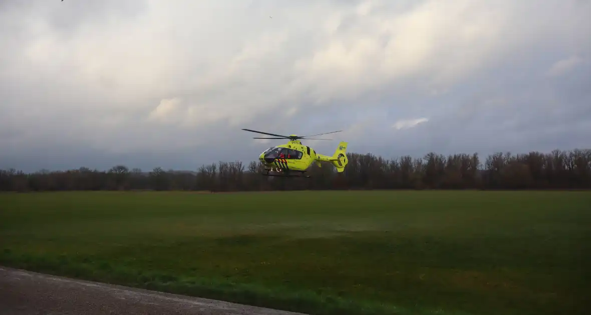 Traumahelikopter geland voor medische incident - Foto 5