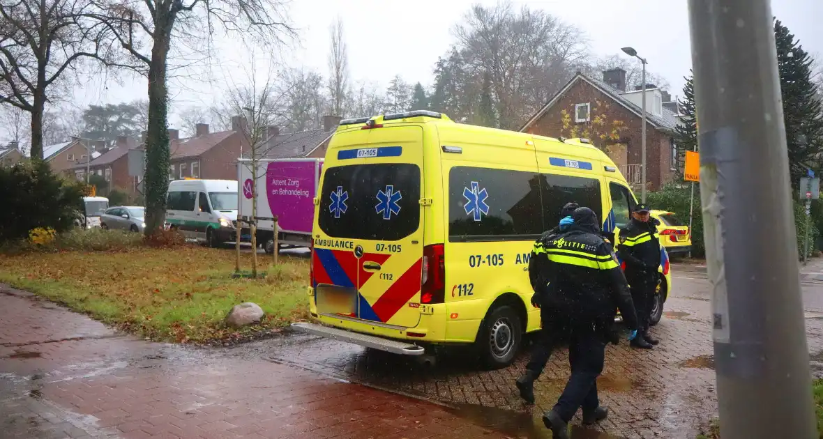 Fietser loopt hoofdwond op bij ongeval - Foto 1