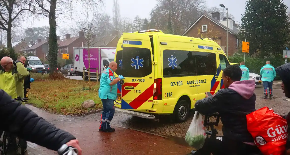 Fietser loopt hoofdwond op bij ongeval - Foto 2