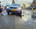 Fiets vast onder auto bij aanrijding