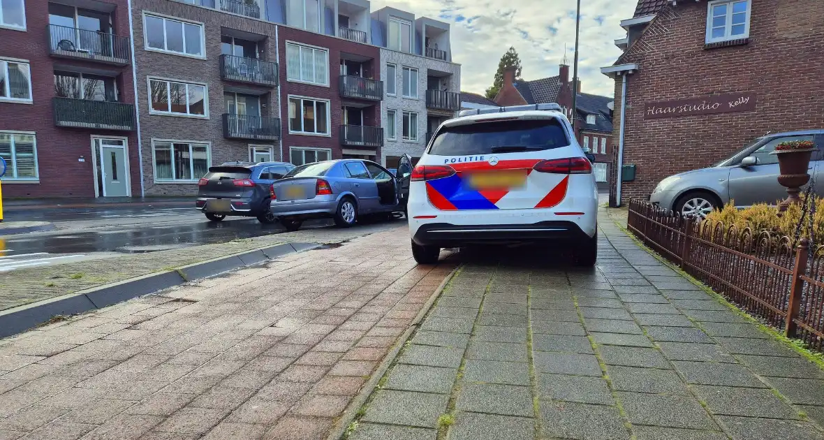 Fiets vast onder auto bij aanrijding - Foto 3