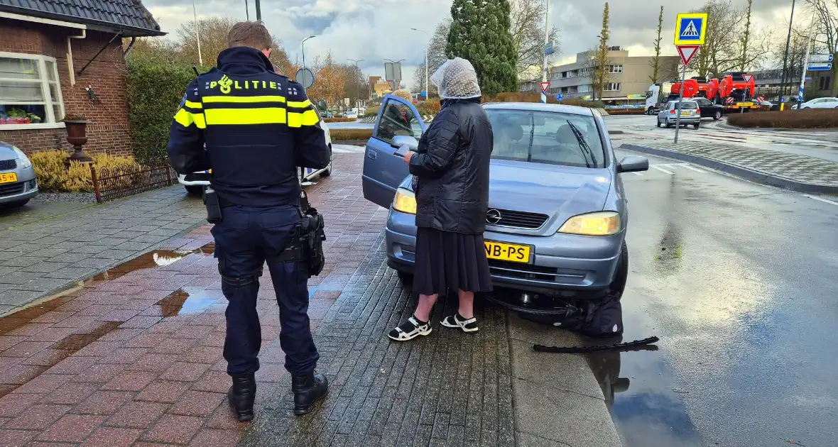 Fiets vast onder auto bij aanrijding - Foto 6