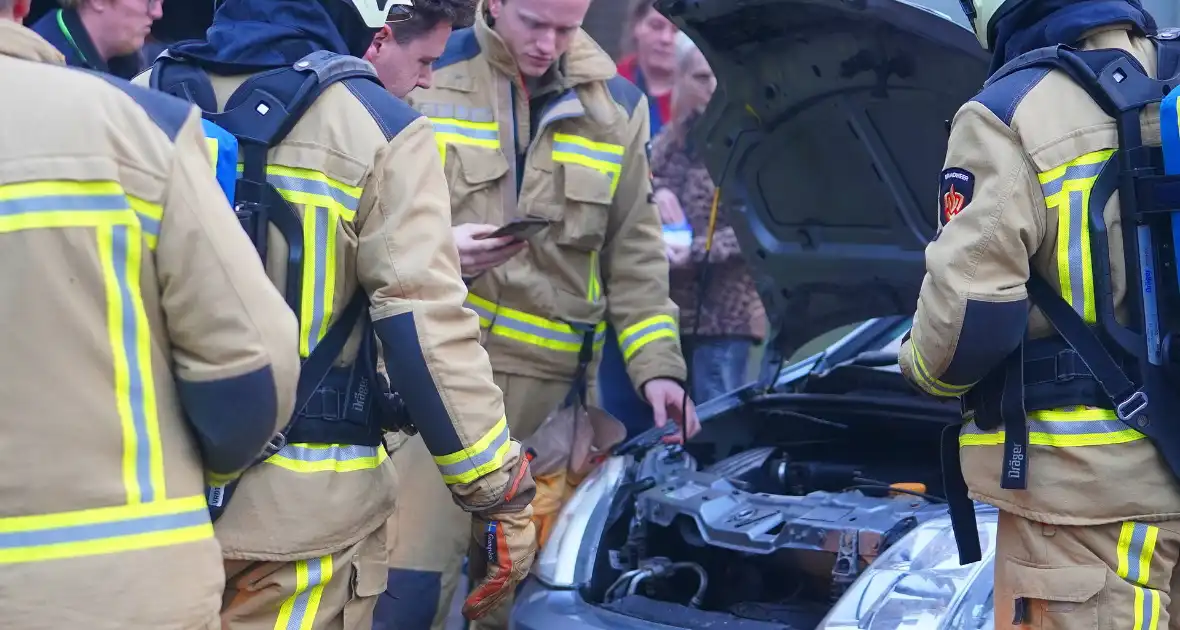 Bestuurster flink geschrokken door autobrand - Foto 4