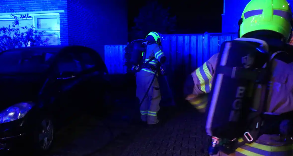 Politie onderzoekt mogelijke brandstichting na containerbrand - Foto 1