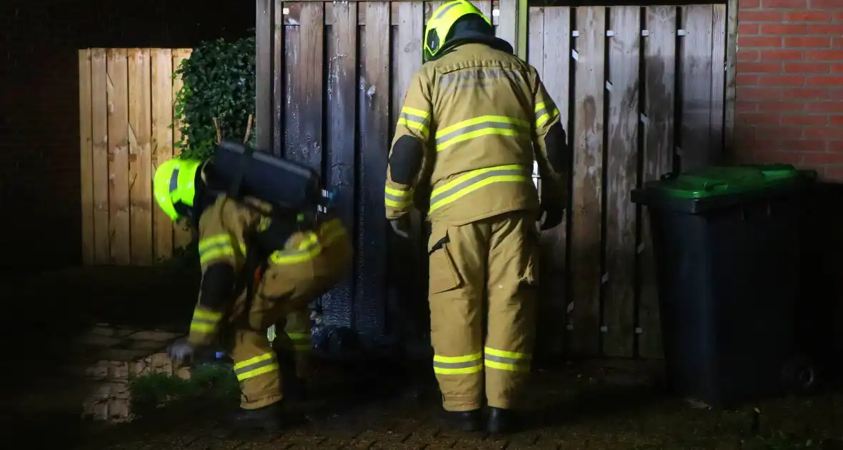 Politie onderzoekt mogelijke brandstichting na containerbrand - Foto 3