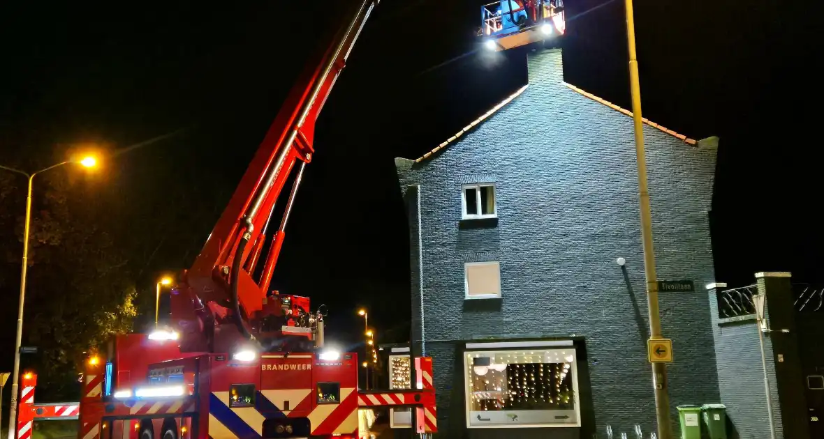 Rotonde geblokkeerd door brandweer wegens schoorsteenbrand - Foto 5