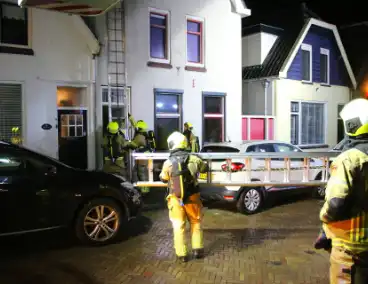 Brandweer doet onderzoek in woning na rookontwikkeling