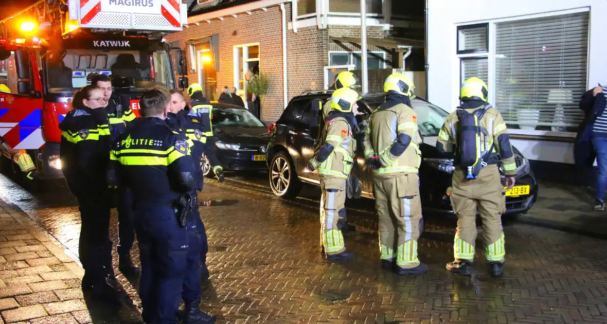 Brandweer doet onderzoek in woning na rookontwikkeling - Foto 1