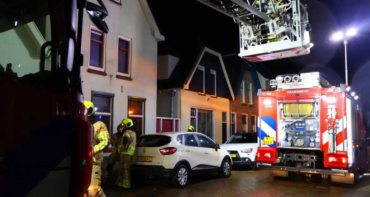 Brandweer doet onderzoek in woning na rookontwikkeling - Foto 10