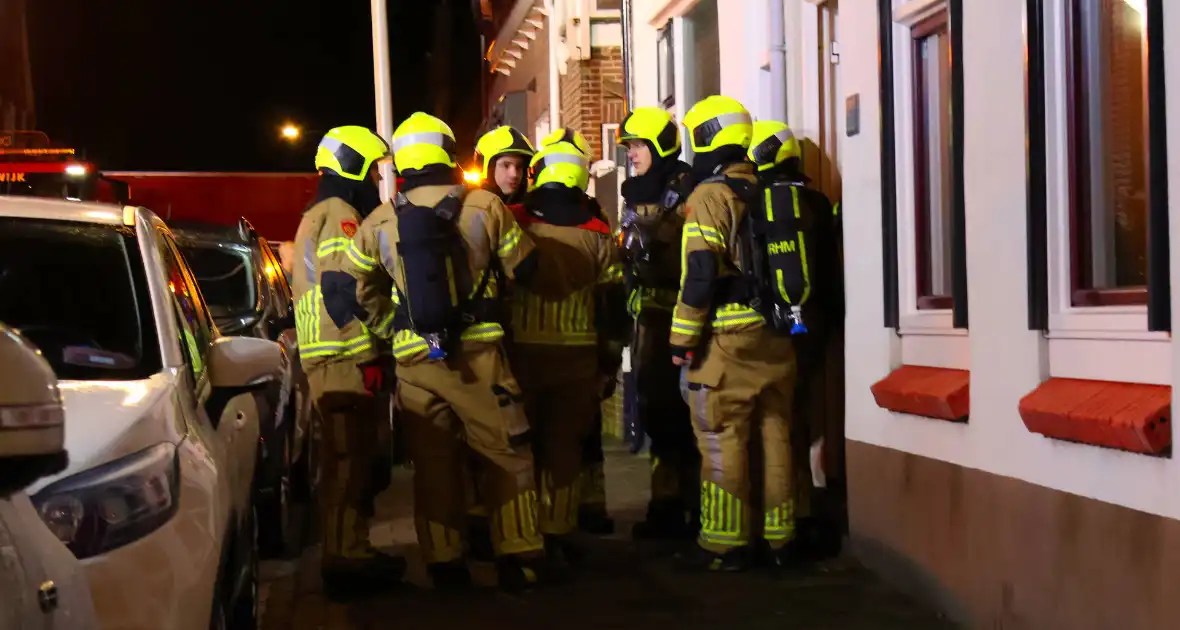 Brandweer doet onderzoek in woning na rookontwikkeling - Foto 14