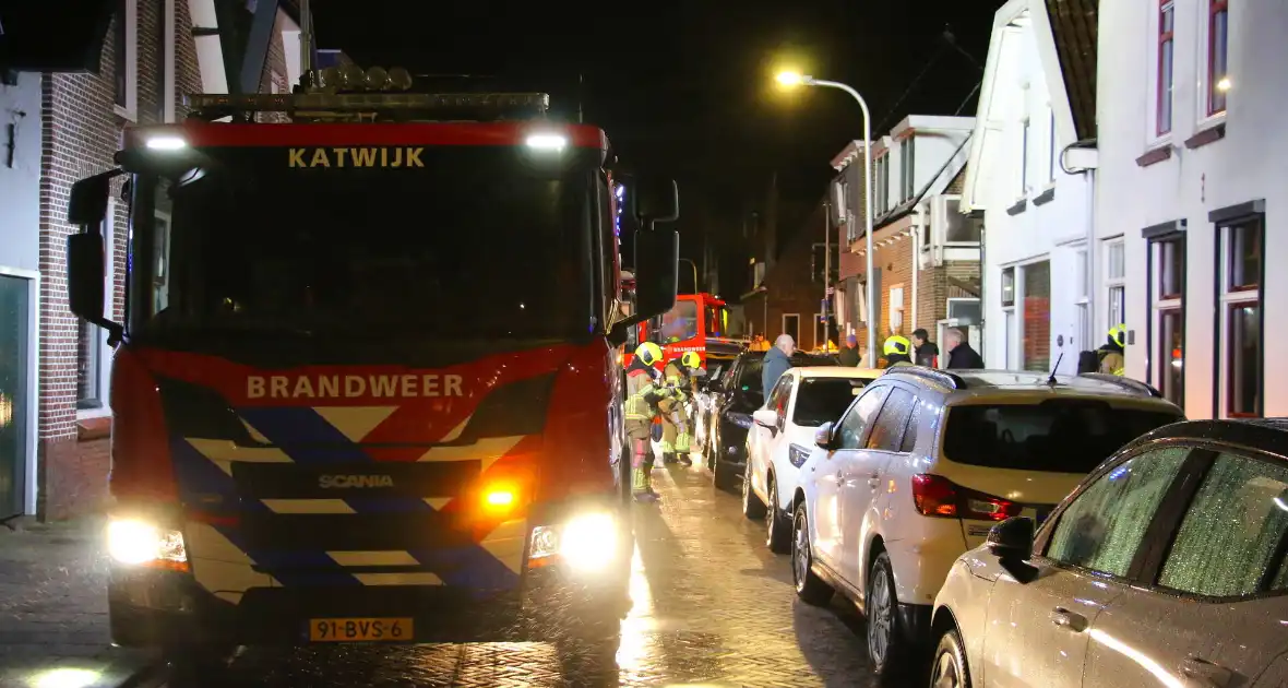 Brandweer doet onderzoek in woning na rookontwikkeling - Foto 2