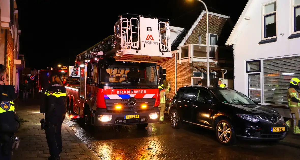 Brandweer doet onderzoek in woning na rookontwikkeling - Foto 7