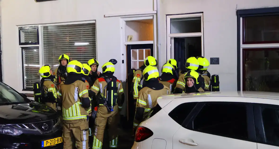 Brandweer doet onderzoek in woning na rookontwikkeling - Foto 8