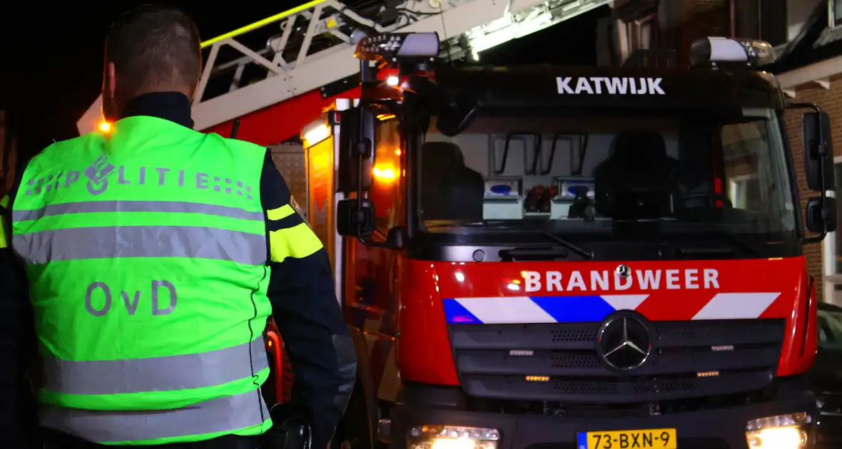 Brandweer doet onderzoek in woning na rookontwikkeling - Foto 9