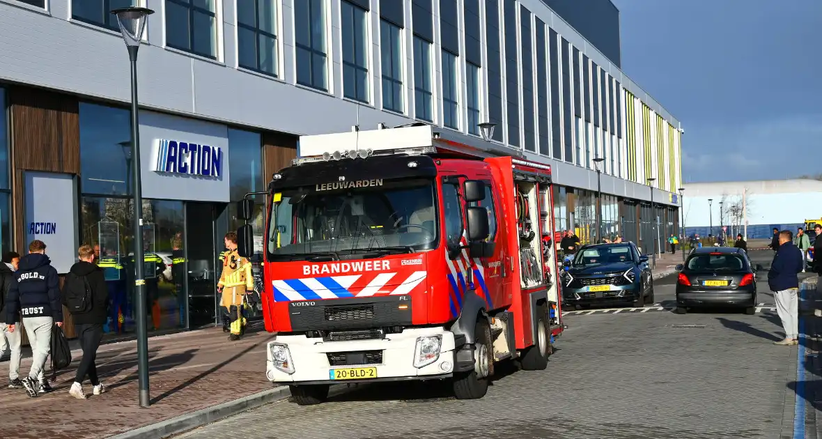 Meerdere medewerkers onwel door vreemde lucht - Foto 2