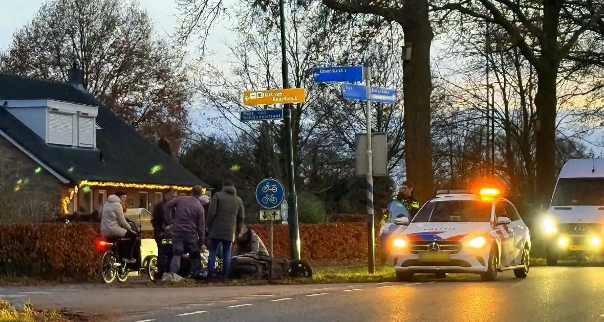 Scooterrijder geschept bij oversteekplaats