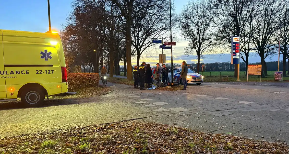 Scooterrijder geschept bij oversteekplaats - Foto 1