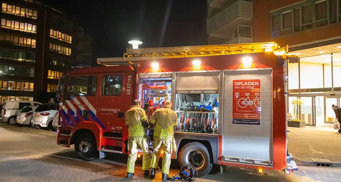 Brandend kleed zorgt voor rookontwikkeling in appartement - Foto 3