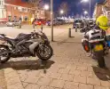 Motorrijder vlucht na aanrijdingen tijdens achtervolging