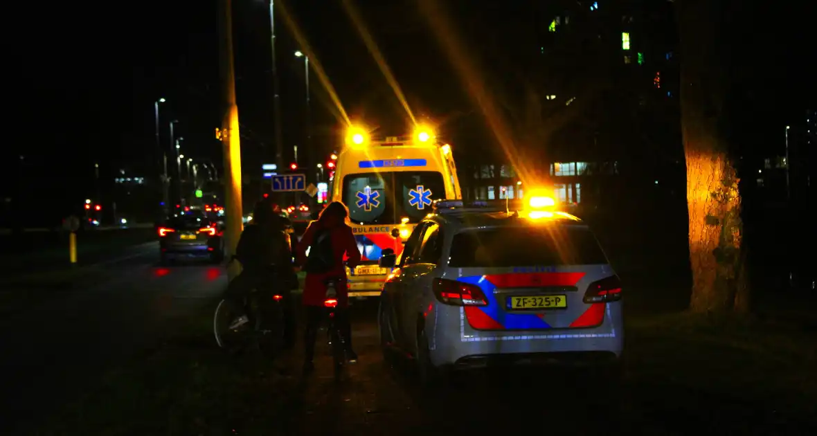 Fietser onderuit bij aanrijding met personenauto