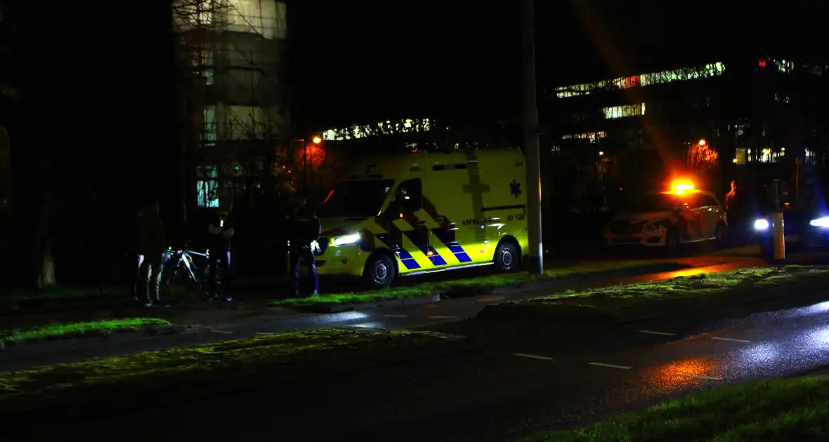 Fietser onderuit bij aanrijding met personenauto - Foto 3