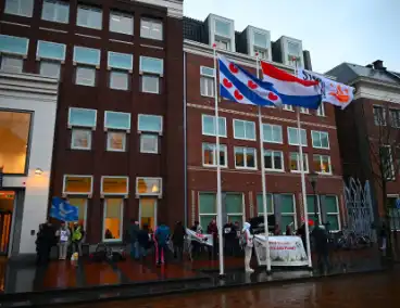 Demonstratie voor het provinciehuis