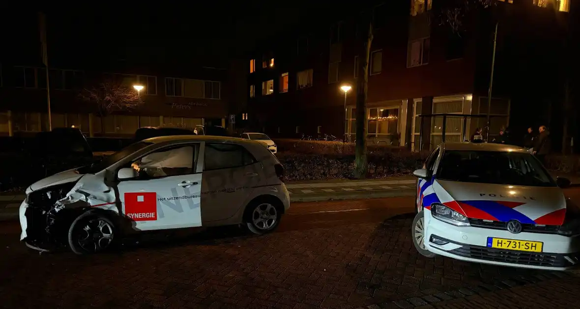 Enorme schades na aanrijding op kruising - Foto 2