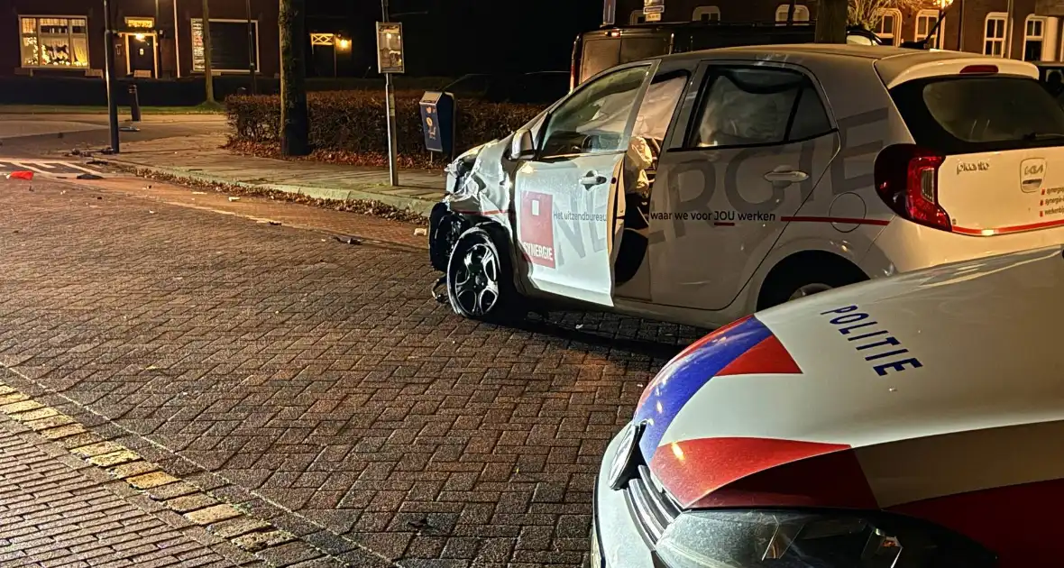 Enorme schades na aanrijding op kruising - Foto 3