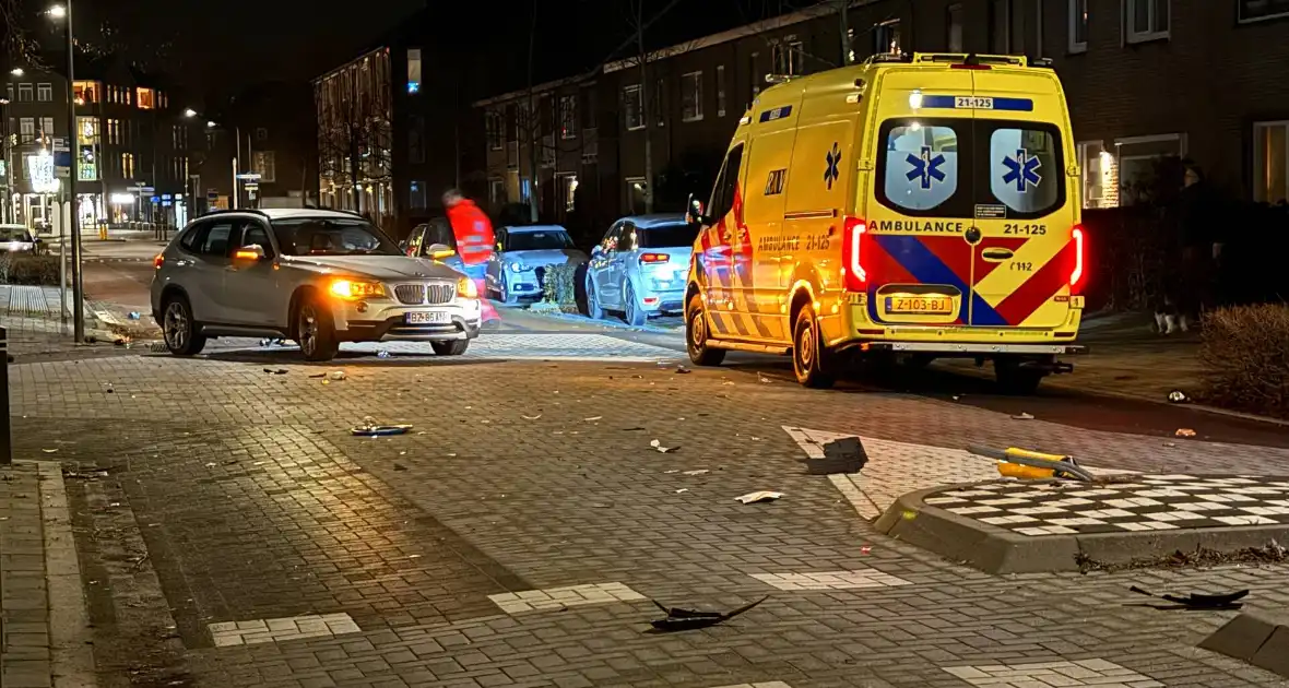 Enorme schades na aanrijding op kruising - Foto 5