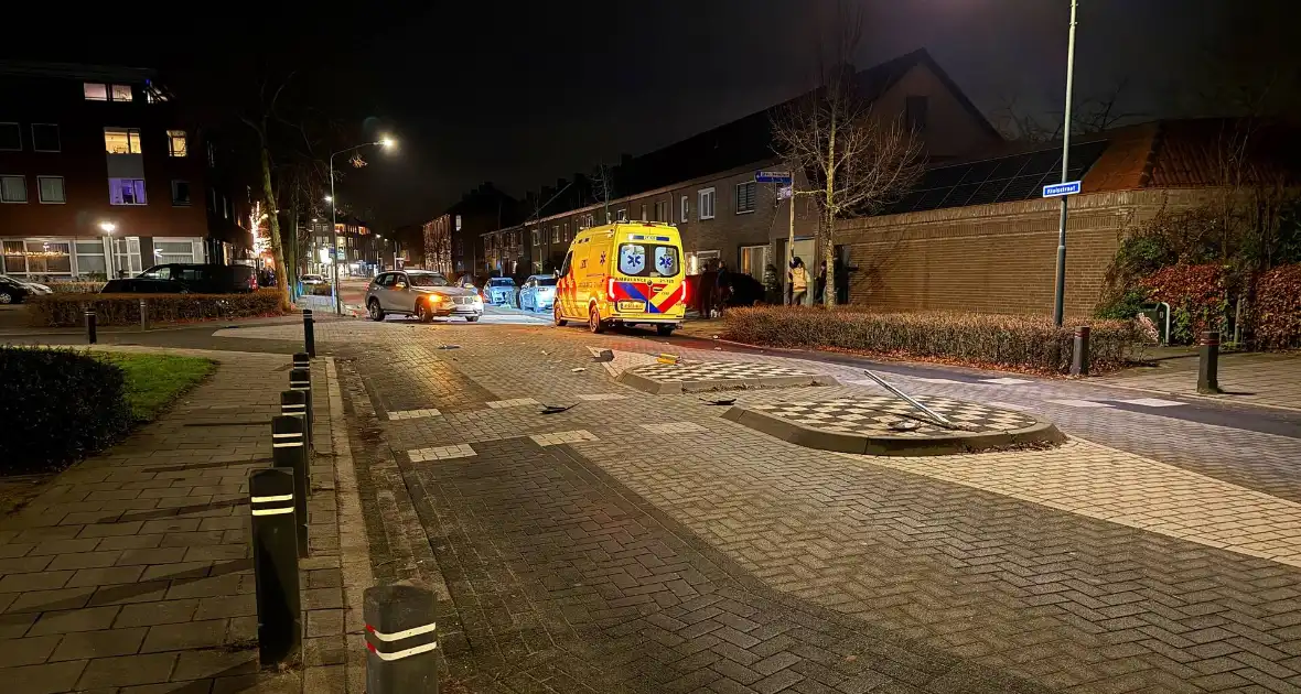 Enorme schades na aanrijding op kruising - Foto 6