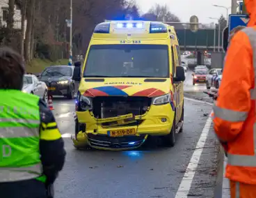 Ambulance in botsing tijdens spoedrit