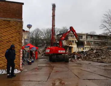 Nieuwe ploeg brandweermensen zoekt verder naar slachtoffers